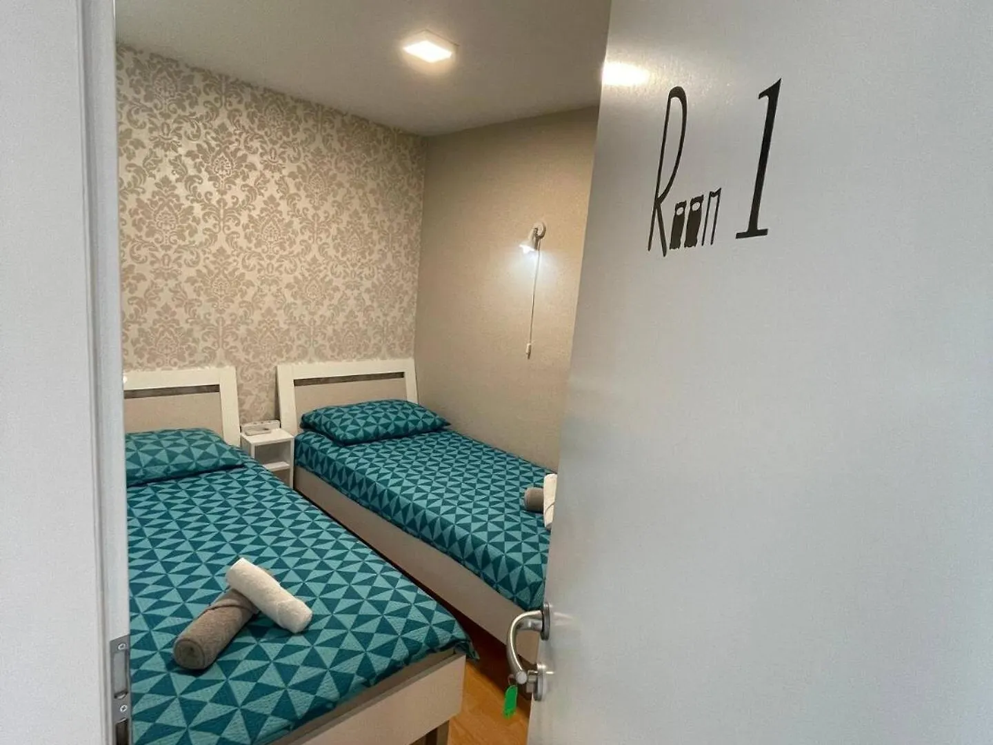 Granada Rooms contacts